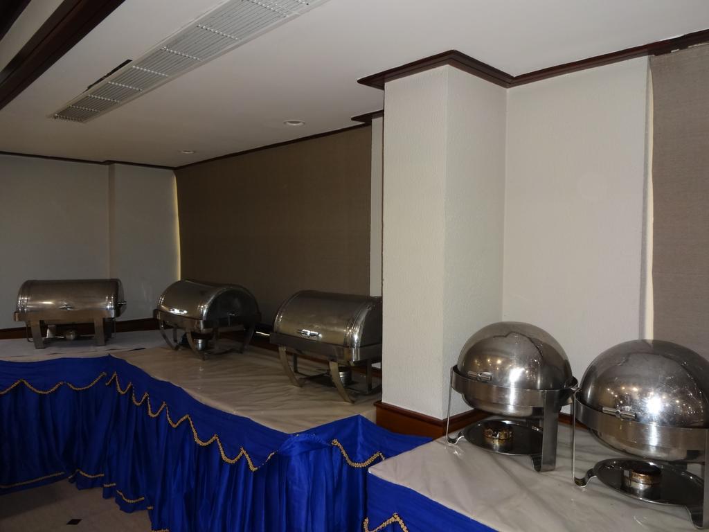 Keys Select By Lemon Tree Hotels, Malabar Gate, Kozhikode Exterior photo