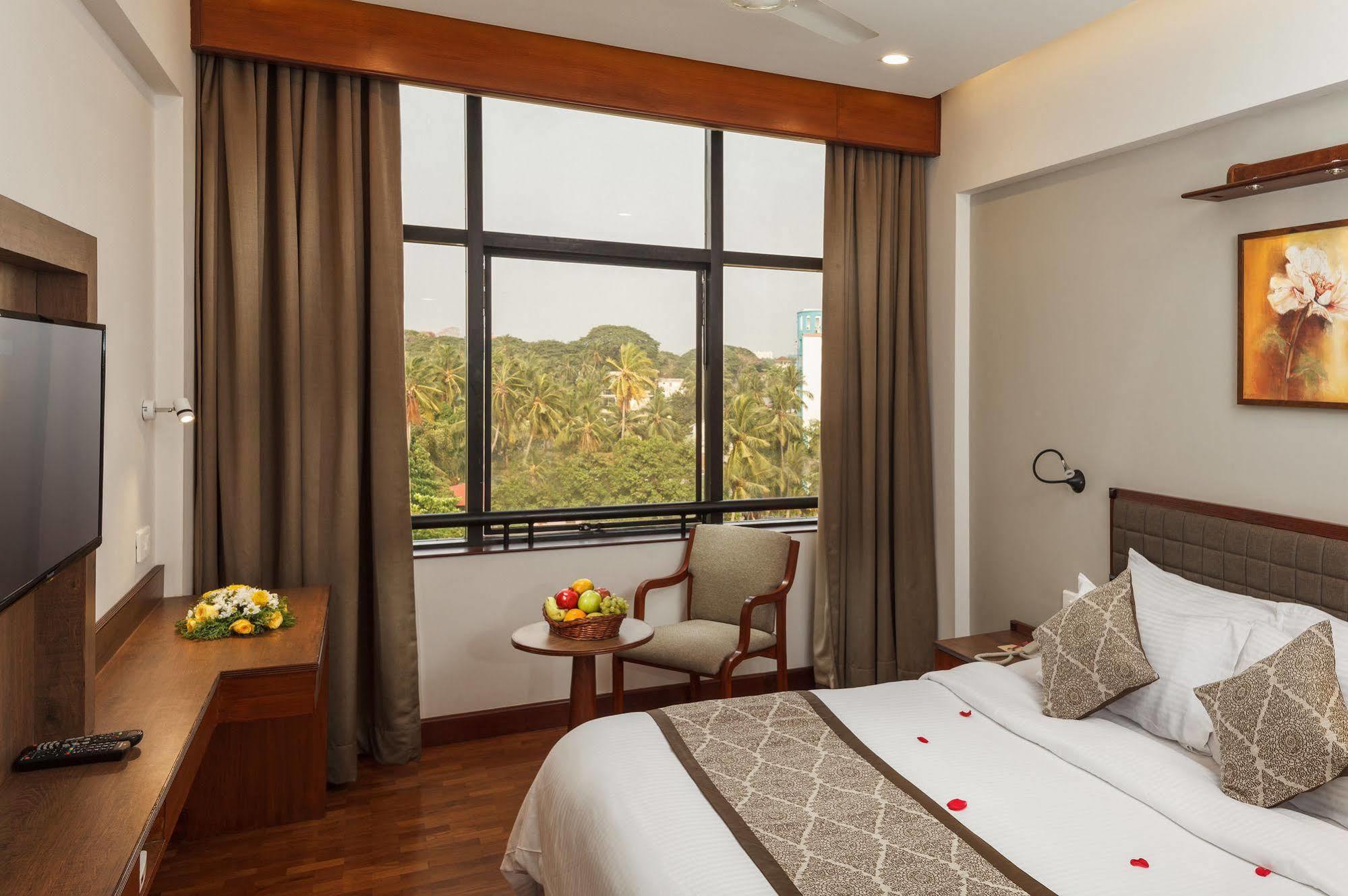 Keys Select By Lemon Tree Hotels, Malabar Gate, Kozhikode Exterior photo